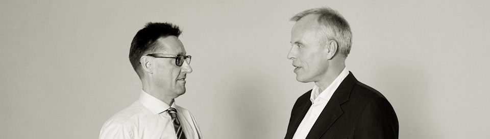 Dr. Justus Bobke und Jens Kotte einander zugewandt im Gespräch